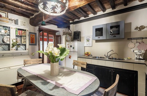 Collodi House | Stunning villa for 6 people with WIFI, TV, veranda and pets allowed, close to Lucca
