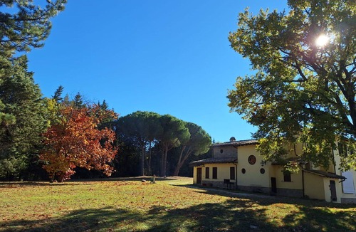 Valfabbrica Villa | Stunning villa for 7 guests with pool, WIFI, TV and terrace, close to Assisi