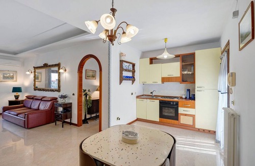 Licola Apartment | Suite Ermosa: Independent Apartment in Villa with Private Garden, Wi-Fi & Air Conditioning