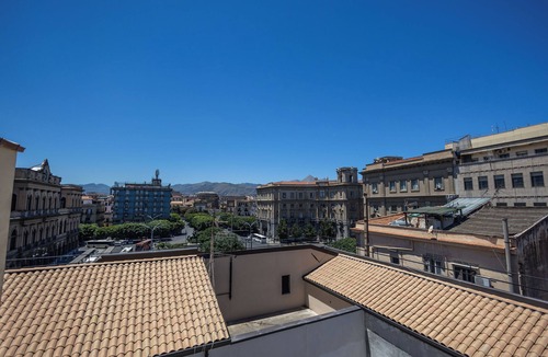 Corso dei Mille - Sant'Erasmo House | Suite with whirlpool tub, within walking distance of Palermo Central Station