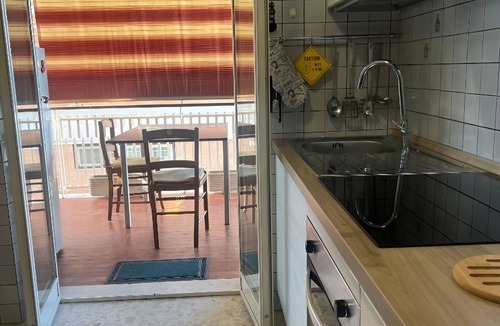 Rome Apartment | Sunny 2BR Apartment near Vatican AC Bus 98 to Centre