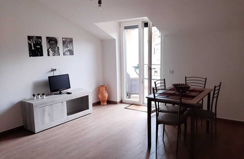 Piazza-Tralia-Pendolo Apartment | Sunrise & Sunset "Sunrise" quiet and comfortable apartment for everyone
