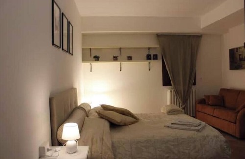 Ovest Bed & Breakfast | Sunset Escape: Charming B&B near Lake Garda