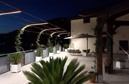Piazza-Tralia-Pendolo Apartment | "Sunshine" Apartment with Sea View, Wi-Fi, and Air Conditioning