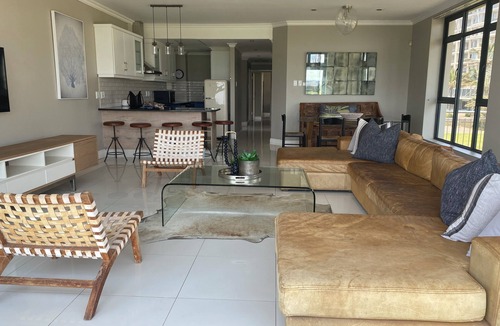 Durban Apartment | Superb beachside 3-bedroom apartment with WiFi in Durban