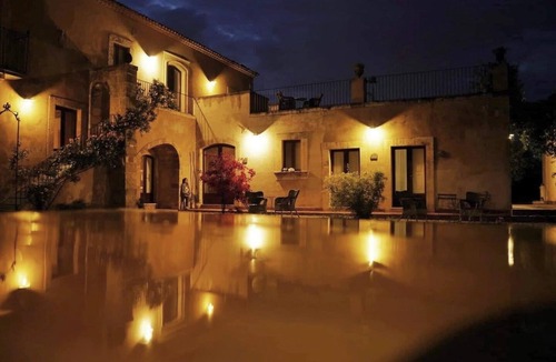 Syracuse House | Surrounded by a lush citrus grove, strategic location for tours in Sicily!