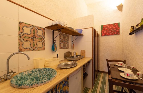 Porticalazzo Apartment | Tenuta Donna Vittoria Bouganville Apartment with Mountain View, Wi-Fi & Air Conditioning