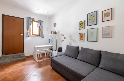 Rione III Colonna Apartment | The Little House on Sannio Street