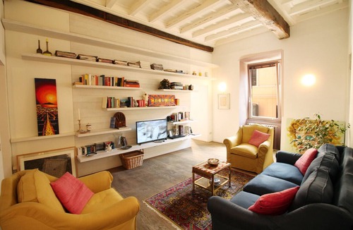 Rione II Trevi Apartment | The Trevi Fountain and Spanish Steps Experience