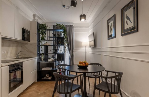 Rione XVI Ludovisi Apartment | Toscana 2bis - FromHometoRome