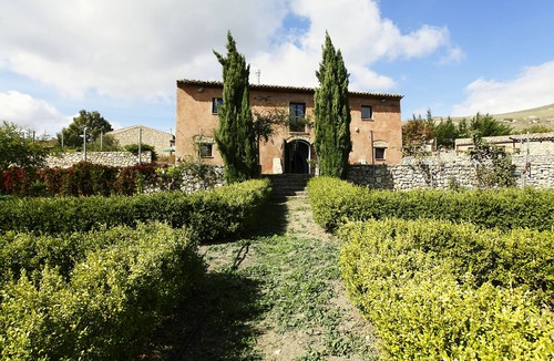 Polizzi Generosa Villa | Traditional Sicilian estate with infinity pool and Mount Etna Views