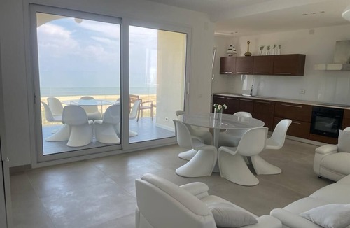 Alcamo Marina Apartment | Very bright beachfront apartment