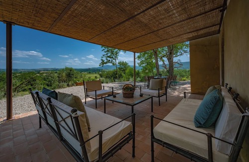 Buonconvento Villa | Villa Aiale, 7 En-Suite Bdrs, AC Throughout, Private Pool – Wine Estate