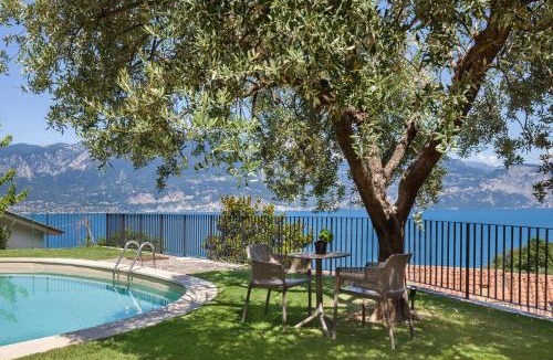 Brenzone sul Garda Villa | Villa aMA with Pool
