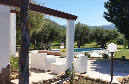 Lascari Villa | Villa Anna (by Vacation Service)