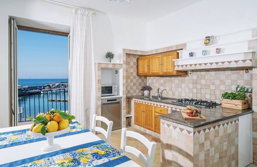 Vico Equense Villa | Villa de Luca - terrace with jacuzzi by the sea
