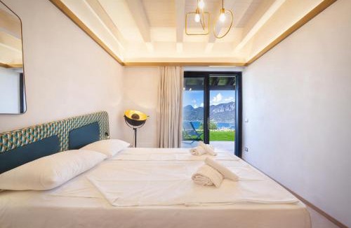 Brenzone sul Garda Apartment | Villa Divina22- APT Icona con piscina e vista lago