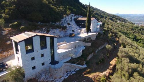 Vicopelago Villa | VILLA FARFALLA & GUESTHOUSE - The world unique property with an openable roof