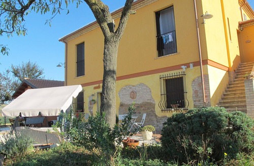 Campli Villa | Villa in Sant'onofrio-floriano with 6 bedrooms sleeps 19