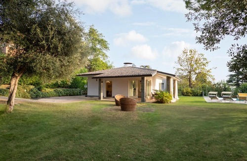 Gralaoni-Pralesi-Cisano Villa | VILLA INFINITY - Regarda Travel