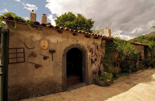 Mitogio House | VILLA MILLEDUCI. private access to the Alcantara River and near Etna and Taormina