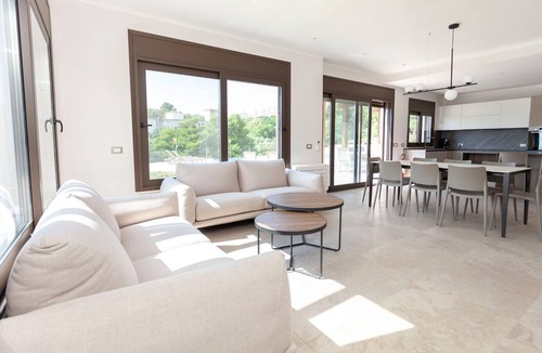 Citta del Mare Villa | Villa 'Majestic' with Sea View, Wi-Fi and Air Conditioning