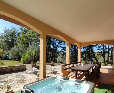 Sant’Agapito House | Villa Mammaré Country villa con Jacuzzi esterna