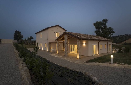 Notaresco House | VILLA MILLI- Pratiuno apartment