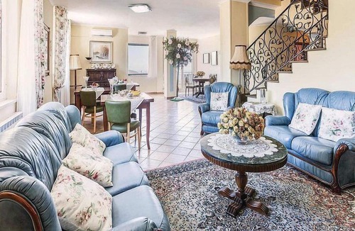 Agropoli Villa | Villa Nanni: An elegant and welcoming two-story villa situated on a promontory facing the sea, with Free WI-FI.