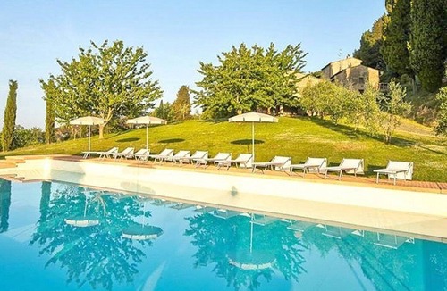 Gambassi Terme House | Villa Rama: A splendid seventeenth-century two-story historical villa surrounded by meadows and by green hills, with Free WI-FI.