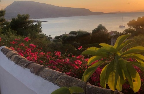 Custonaci Villa | Villa Sul Mare Vista Tramonto with Sea View, Garden and Wi-Fi