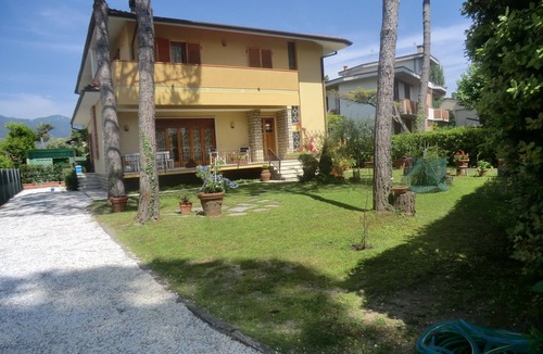 Marina di Pietrasanta Villa | Villa With Garden And Large Terrace, 300 M From The Sea