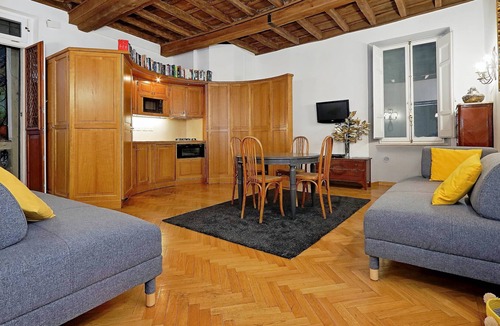Rione XI Sant'Angelo Apartment | Vrbo Property