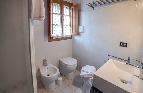 Donnini House | Wonderful apartment in small farmhouse with pool and garden