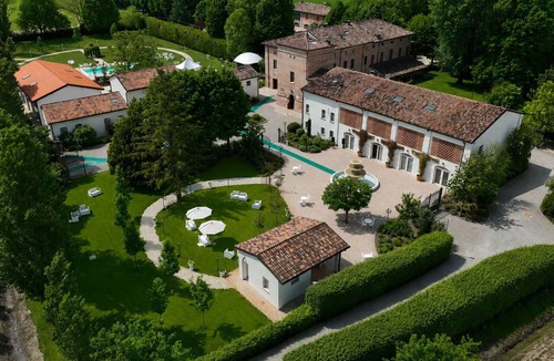 Mirandola Villa | Wonderful private villa with hot tub, WIFI, private pool, A/C, TV, patio and pets allowed