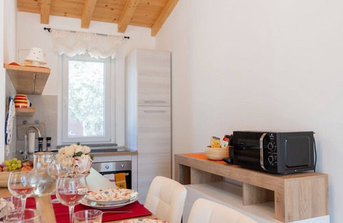 Vetralla House | Wonderful private villa for 3 people with A/C, pool, WIFI, TV, pets allowed and panoramic view