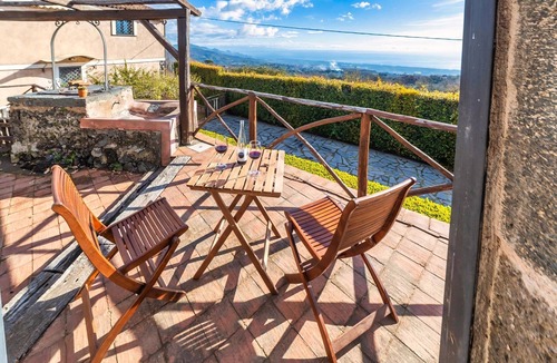 Piedimonte Etneo Villa | Wonderful Sicilian villa, built entirely of typical lava stone