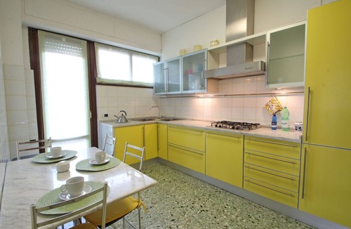 Ronchi Villa | Wonderful villa for 6 guests with WIFI, TV, terrace and panoramic view, close to Forte Dei Marmi