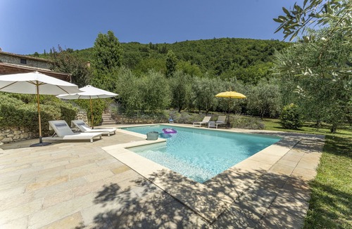 Vaiano Villa | Wonderful villa with WIFI, private pool, A/C, TV, veranda, pets allowed and panoramic view