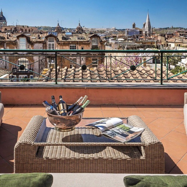 Villa in Rome with 2 bedrooms sleeps 4