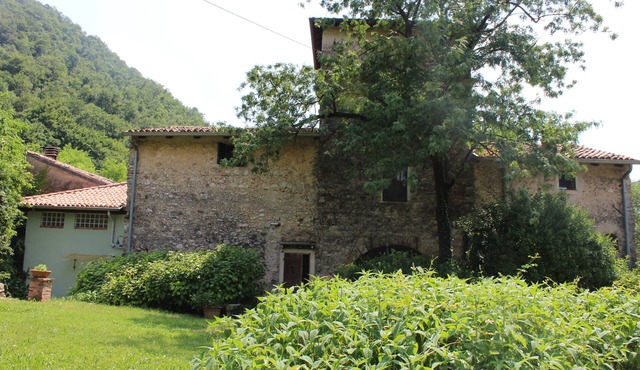 16th-century mansion with Park in the Woods in Verona. Sleeps 6, Ideal for Families