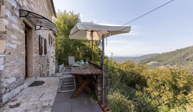 2 bedroom gorgeous home in Pietrasanta -LU-