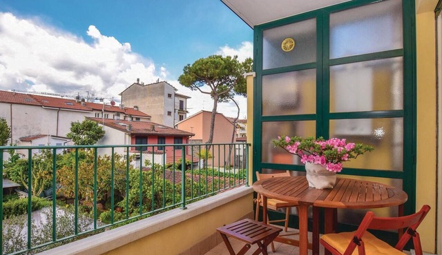 2 bedroom lovely apartment in Viareggio -LU-