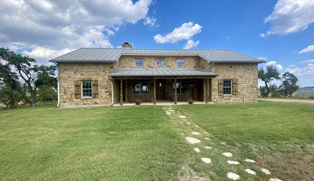 200 Acre ranch with excellent accommodations. in Blanco