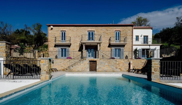 5 bedrooms house with amazing view