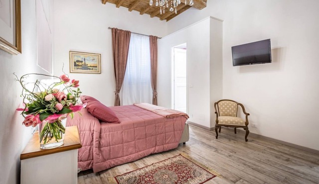 A house on the Florentine riverside by Mmega