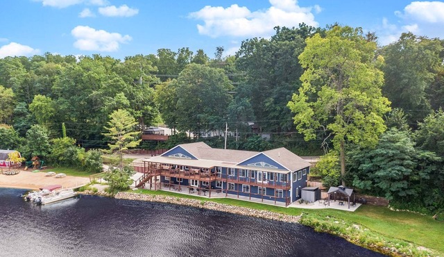 Accessible Blue Spruce Lodge: 340 ft of Lake Frontage, 80-ft wide Sandy Beach! in Cassopolis