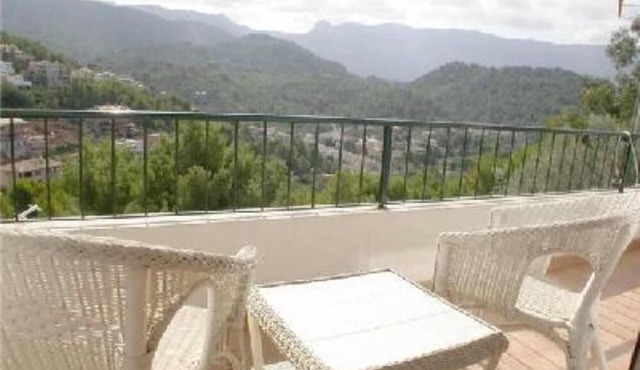 Accommodation on harbor and beach with mountain views in Sóller