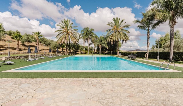 Agriturismo Ponte Calatrasi Room 'Quadruple 1' with shared pool, Wi-Fi and air conditioning