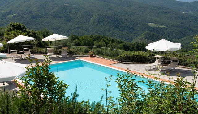 Agriturismo "Universal Harmony - Cinciallegra" with Garden and Shared Pool